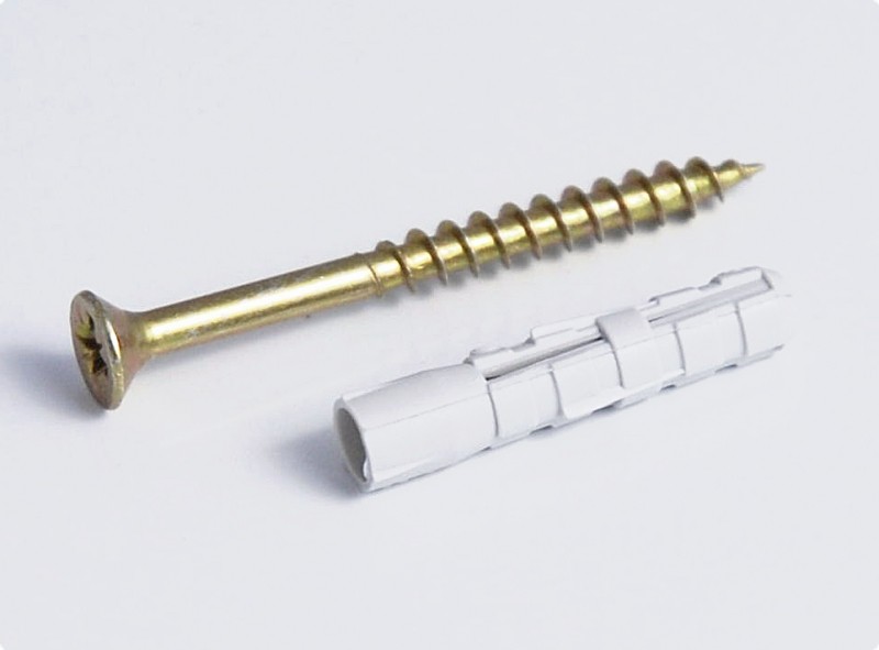 Schraube und Dübel